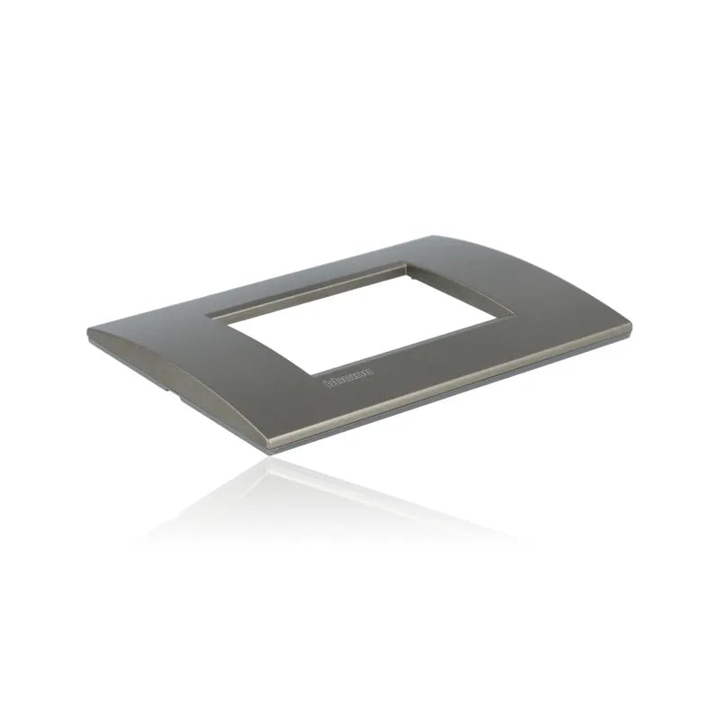 gid://shopify/Product/10833113448781_3