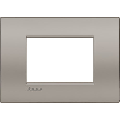 gid://shopify/Product/10833344364877_3