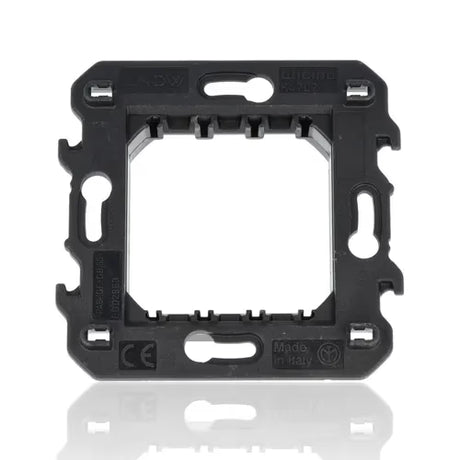 gid://shopify/Product/10833132388685_3