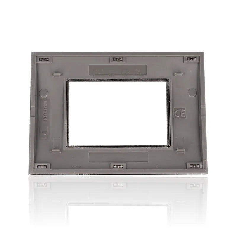gid://shopify/Product/10833124262221_4