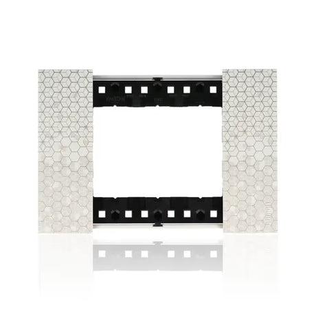 gid://shopify/Product/10833136582989_3